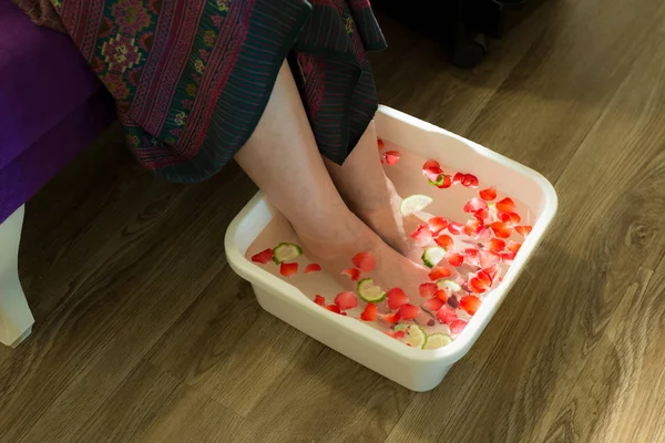 Manicure Pedicure Series Woman Soaking Her Feet Pedicure Bowl — Stock Photo, Image