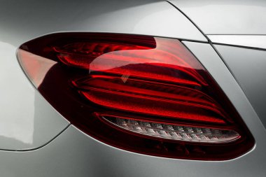 Araba serisi ayrıntılı: Closeup gri lüks araba stop lambası