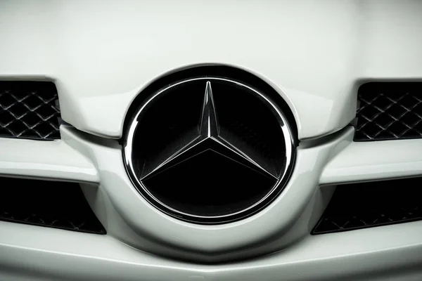 Μπανγκόκ Ταϊλάνδη Νοεμβρίου 2017 Closeup Της Mercedes Benz Λογότυπο Λευκές — Φωτογραφία Αρχείου