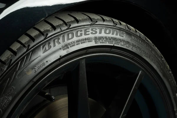 Bangkok Thaïlande Novembre 2017 Pneu Bridgestone Installé Mazda 2015 Noir — Photo