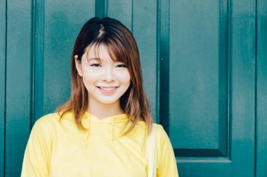 Yaşam tarzı serisi: Bangkok, Tayland sokakta genç Asyalı kadın