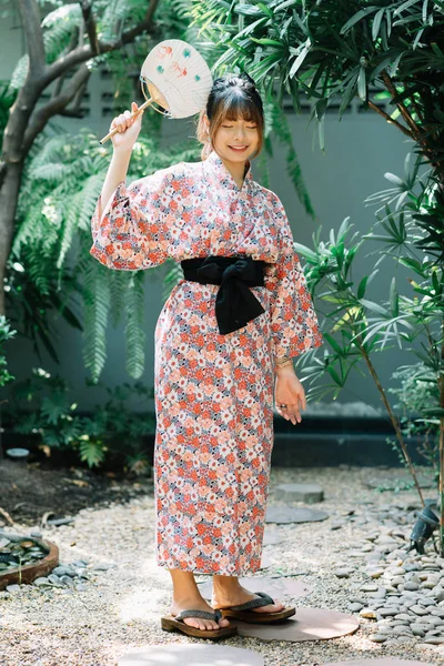 Lifestyle Series Asian Woman Yukata Holding Paper Fan — Stock Photo, Image