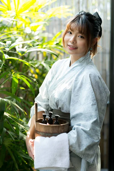 Onsen Series Asian Woman Holding Wooden Bucket Onsen — Stock Photo, Image