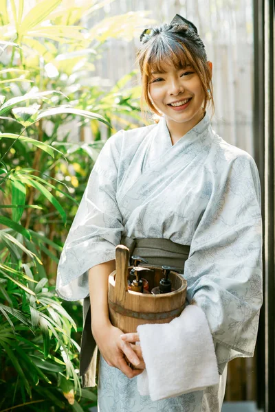 Onsen Series Asian Woman Holding Wooden Bucket Onsen — Stock Photo, Image