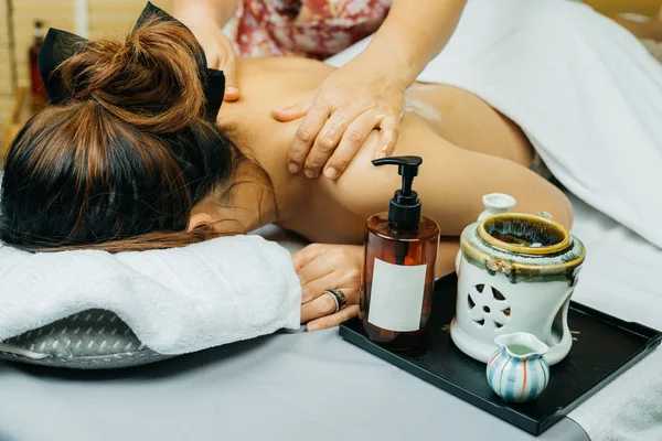 Aromatherapy massage series: Shoulder massage