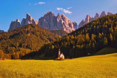 St. Johann Şapel Val di Funes, popüler içinde seyahat hedef