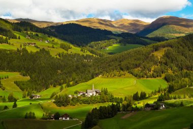 Funes Valley, popüler gezi destinat köyde Santa Maddalena