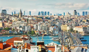 Istanbul, Türkiye - 27 Mayıs 2017: Görünümü Galata Köprüsü ve Ga