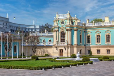 Kyiv, Ukrayna - 24 Nisan 2019: Mariinsky Sarayı 'nın sol kanadı 