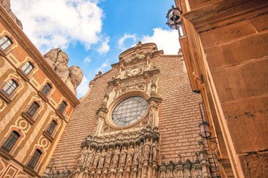Montserrat Manastırı 'nın güzel mimarisi, Katalonya, İspanya' da popüler seyahat merkezi.
