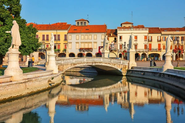 Esculturas Prato Della Valle Square Pádua Italia — Fotografia de Stock