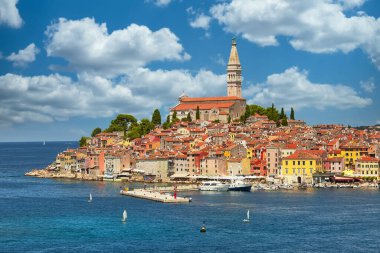 Rovinj 'in eski kentine ve Hırvatistan' da popüler seyahat merkezine bak