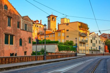 Sabahın erken saatlerinde Padua sokaklarında, İtalya 'da popüler bir seyahat merkezi.