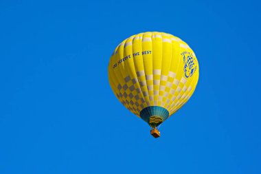 Goreme, Türkiye - 24 Mayıs 2017: Balon uçuşu, Kapadokya bölgesinin ünlü turistik merkezi