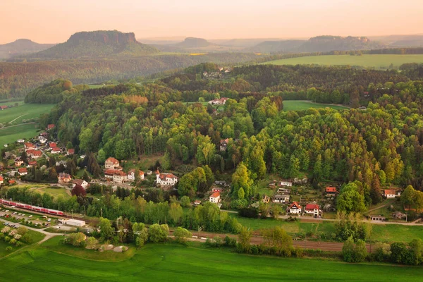 Bastei 'den Sakson İsviçre Ulusal Parkı' na, Almanya 'daki popüler seyahat merkezine