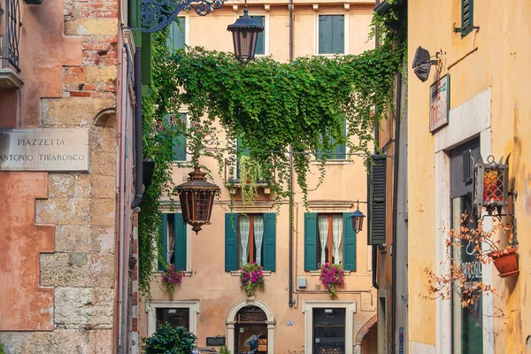 Verona Italia Luglio 2019 Piccola Piazza Nel Centro Storico Della — Foto Stock