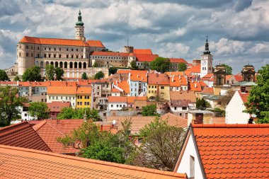 South Moravia, popüler Mikulov şehir görünümüne seyahat hedef Çek Cumhuriyeti'nde