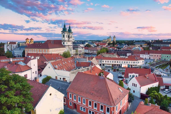 Gün batımından sonra Hungury 'nin eski şehri eğer' e panoramik manzara
