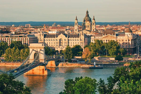 Vista Centro Budapest Través Del Danubio Hermoso Paisaje Urbano Atardecer —  Fotos de Stock