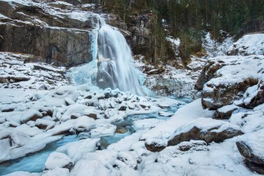 Kışın Krimml Şelalesi, Avusturya 'nın en yüksek şelalesi.