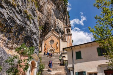 Madonna della Corona Sığınağı, İtalya 'da popüler seyahat merkezi