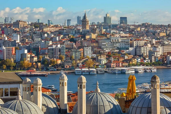 土耳其伊斯坦布尔 2019年10月12日 从苏莱曼尼亚清真寺到加拉塔地区和加拉塔的景观 土耳其伊斯坦布尔 有选择的重点 — 图库照片