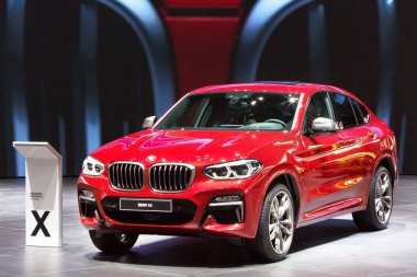 GENEVA, SWitzERLAND - 6 Mart 2018: BMW X4 Palexpo 'daki 88. Cenevre Uluslararası Motor Fuarı BMW AG sergi alanında