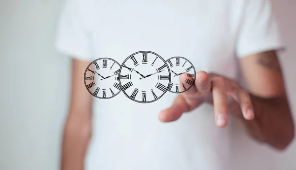 Affärsman innehav klocka. Tid företagsledning — Stockfoto
