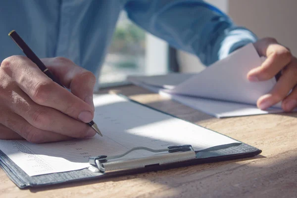 Documentos de conceito de negócios na área de trabalho — Fotografia de Stock