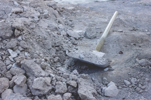 Construction work shovel and dirty earth — Stock Photo, Image