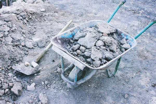 Construction work shovel and dirty earth — Stock Photo, Image