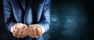 Genç iş adamının eli boş.