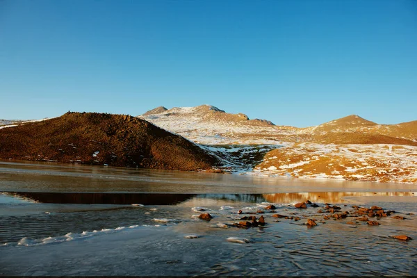 Ledové Jezero Horách — Stock fotografie