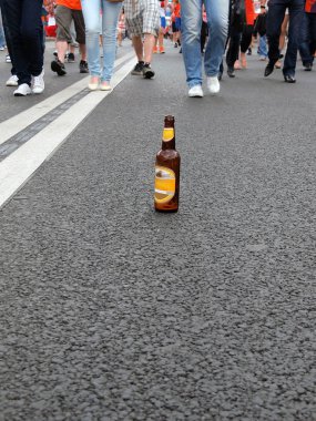 Alkol için trafik kurallarının ihlali yol açar.