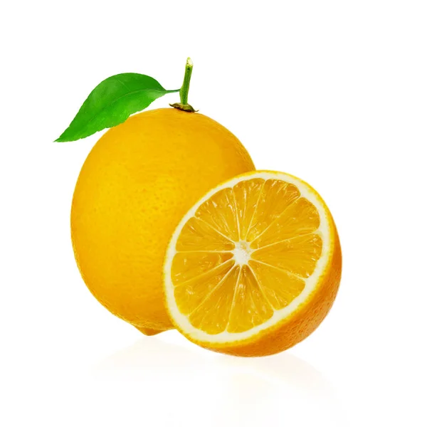 Limão fresco isolado em branco — Fotografia de Stock