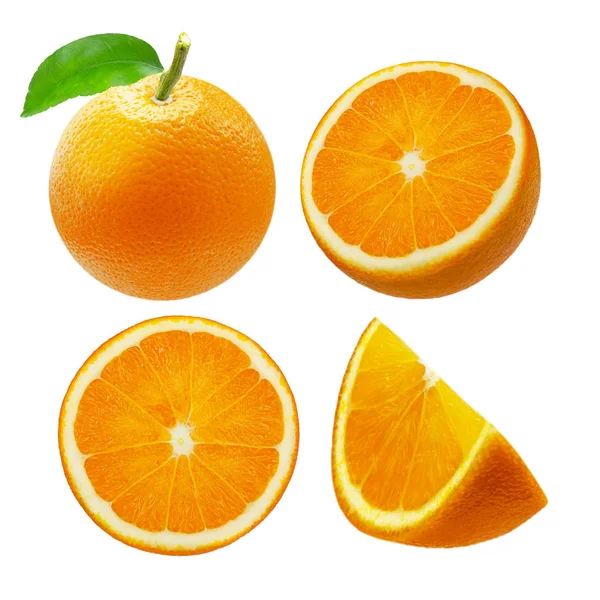 Frutas y rodajas enteras de naranja aisladas sobre fondo blanco — Foto de Stock