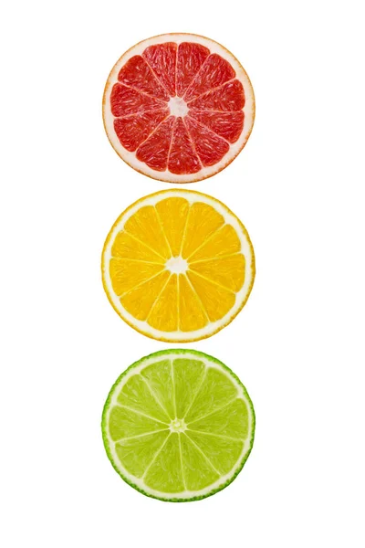 Кусочки розового грейпфрута, лимона и лайма на белом фоне — стоковое фото