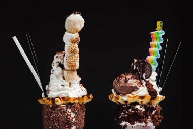 Gözleme, dondurma ve berry üst benzersiz dev milkshake