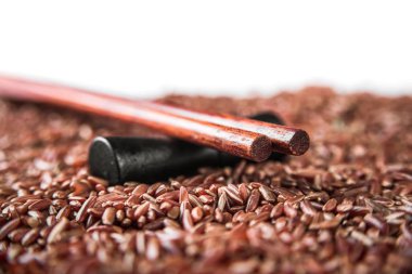 Vahşi kırmızı pirinç sopa closeup ile