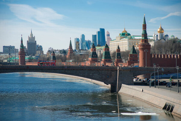 Большой Москворецкий мост с видом на Кремль зимой в Москве
, 