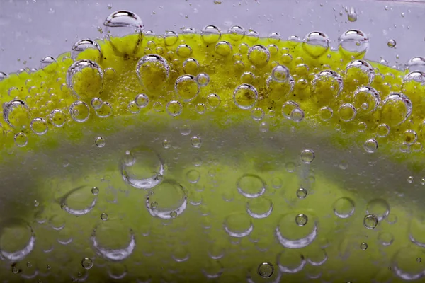 Slice Of Lemon In Mineral Water Bubbles — Stock Photo, Image