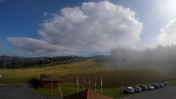 Zonsondergang over bos, 4 k time-lapse — Stockvideo