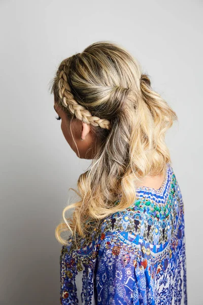 Женщина со свадебными волосами . — стоковое фото