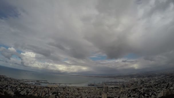 Na upływ czasu chmury morze plaża piękne białe chmury burzowe, tworząc timelapse 4k ocean pogoda tło krajobraz spokojny relaks przyroda — Wideo stockowe