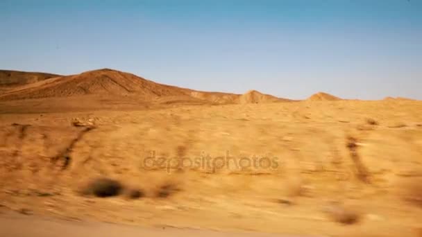 Rijden shots van de Negev woestijn in Israël — Stockvideo