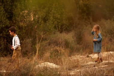 Kardeş alanında oynama