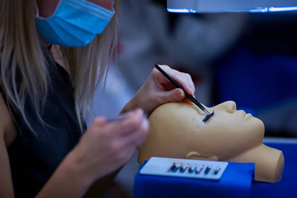 lessons of eyelash extension on a mannequin