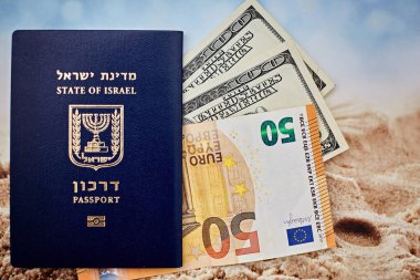 50 avro ve 100 dolarlık banknotlarla İsrail 'in uluslararası pasaportu