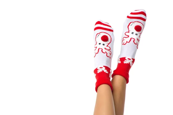 Vrouw benen in kleur rode sokken geïsoleerd op wit, benen in kerst sokken — Stockfoto