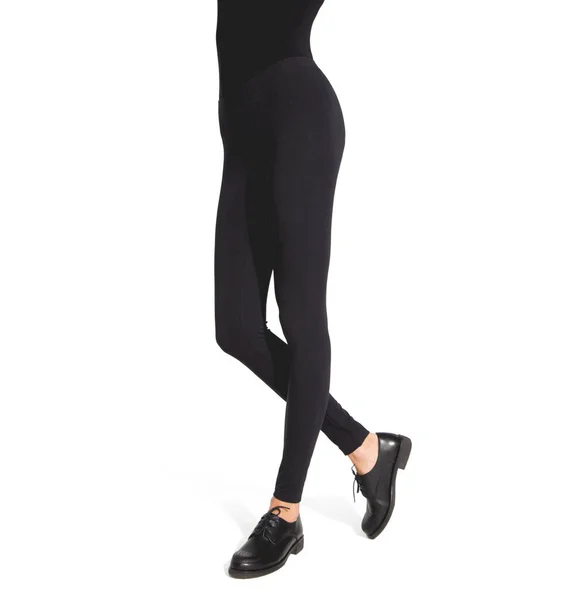 Frau trägt schwarze Leggings-Attrappe, isoliert, Schneideweg. Frauen in klaren Leggins. Stoffhosen-Design-Präsentation. Sport Pantaloons Stretchstrumpfhosen Modell tragen. Schlanke Beine in Bekleidung. — Stockfoto